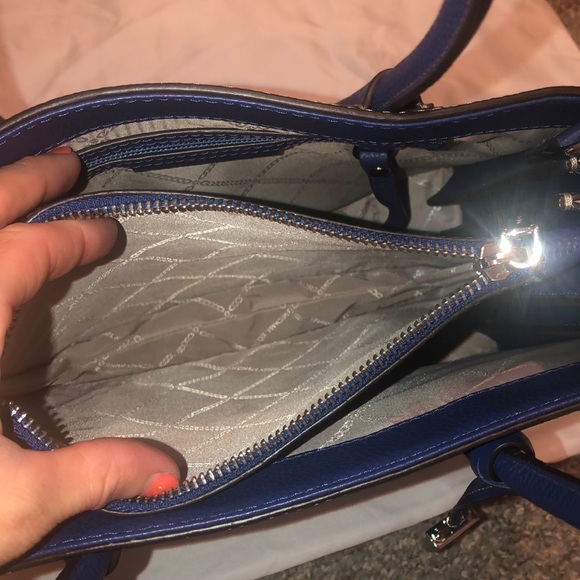 Michael Kors medium purse with strap - Picture 11 of 14